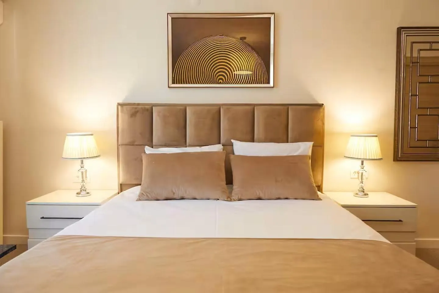 Kaira Hotel & Aparts contacts