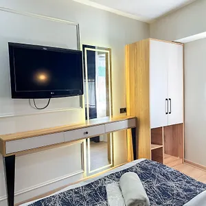 Hotel The Reina